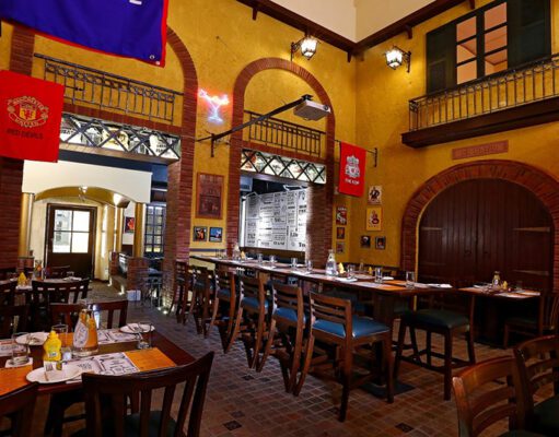 कराची से आए दो दोस्तों ने दिल्ली में शुरू किया दी एम्बेसी रेस्टोरेंट