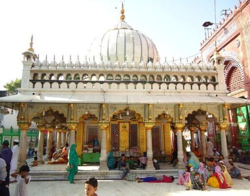 हजरत निजामुद्दीन औलिया के उर्स का जायरीन क्यों करते हैं इंतजार