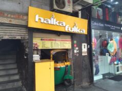 मिल बैठे तीन यार, दुनिया के सबसे महंगे मार्केट में ऑटो में खोला हल्का फुल्का रेस्टोरेंट