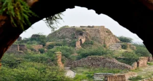 कहानी दिल्ली के तुगलकाबाद शहर की, Tughlaqabad Fort: The story behind the “cursed fort”