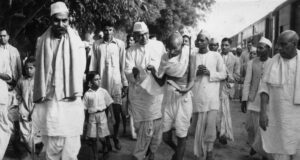 गांधी जयंती विशेष : दिल्ली में 100 स्थानों पर रुके गांधी, मूंगफली बेचने वाली महिला ने एक दिन की कमाई दिया दान