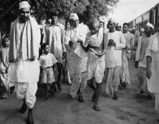 गांधी जयंती विशेष : दिल्ली में 100 स्थानों पर रुके गांधी, मूंगफली बेचने वाली महिला ने एक दिन की कमाई दिया दान