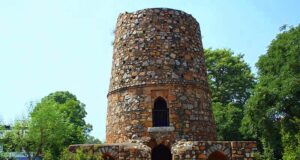 हौजखास के चोर मीनार में 225 सुराख, दिलचस्प इतिहास chor minar