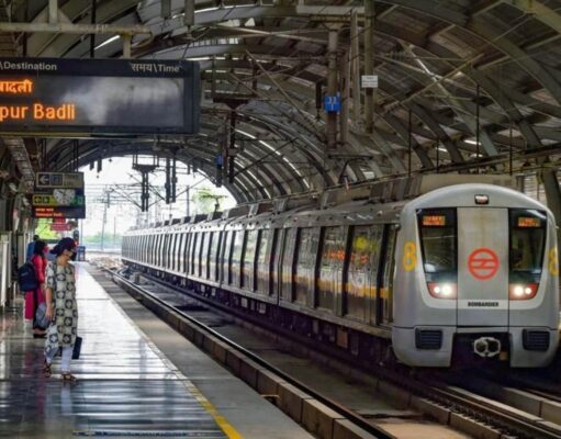 Delhi Metro Red Line अपडेट: मेट्रो धीमी, सफर में हो सकती है देरी, यात्री रहें सतर्क