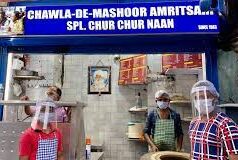 पहाड़गंज की यह सड़क अमृतसरी जायकों के लिए है प्रसिद्ध chawla ke chur chur naan paharganj