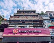 दिवाली की मिठाईयों के लिए प्रसिद्ध चांदनी चौक की दुकान Tiwari Brother