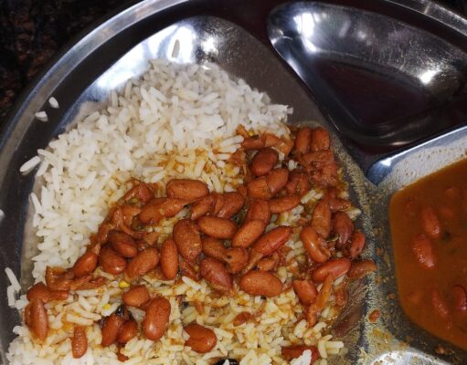 जामिया मिल्लिया इस्लामिया में कैंटीन के खाने में निकला कीड़ा jamia millia islamia