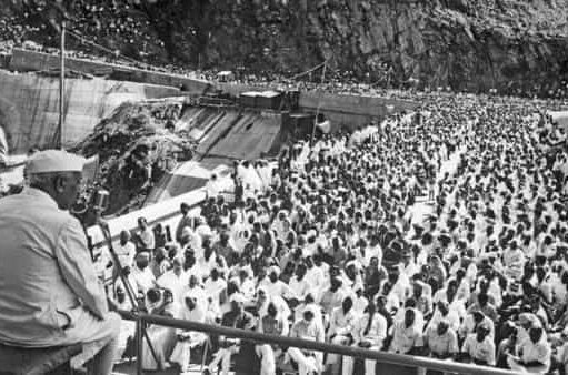 जब आधी रात दिल्ली की सड़कों पर बेघरों को कंबल बांटने निकले नेहरू ने कहा- ये लोग बगावत क्यों नहीं करते