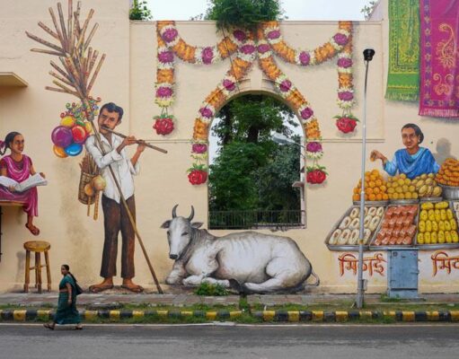 दिल्ली के वो बाजार, जिनकी दीवारों पर चमक बिखेरती हैं कलाकृतियां