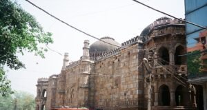 दिल्ली के विश्वप्रसिद्ध मोठ मस्जिद के निर्माण का इतिहास Moth masjid