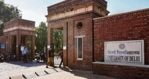 शिक्षकों ने की डीयू में पंजाब फार्मूला लागू करने की मांग Delhi university