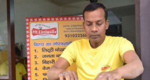 मोटी सैलरी वाली नौकरी छोड़ देवेंद्र सिंह ने खोली लिट्टी की दुकान, मिस्टर लिट्टीवाले नाम से हो गए मशहूर