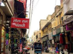 दिल्ली के तोता राम बाजार में प्रसिद्ध तोता राम की दुकान