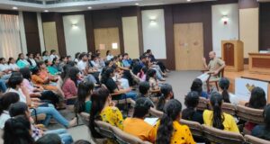 स्वामी विवेकानंद के विचाराें को जेएनयू, डीयू छात्रों ने किया आत्मसात