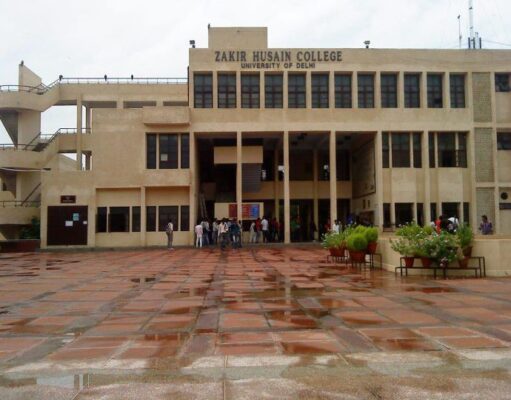 दिल्ली के प्रतिष्ठित कॉलेज के बाहर से लौट गए मिर्जा गालिब, यह थी वजह