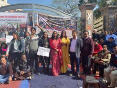 सड़कों पर उतरे डीयू शिक्षक, चार महीने से नहीं मिला है वेतन