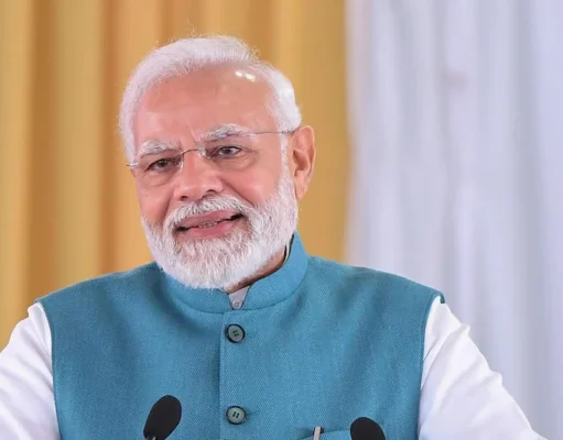 मोदी ने इस महान शायर की नज़्म पढकर लोकसभा में राहुल गांधी को दिया जवाब