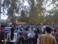 डीयू को किसकी नजर लग गई है? छात्रों के साथ क्यों कर रहा ये सुलूक