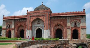 मुगल काल: मस्जिद किला कोहनाह ( 1541 ई.)