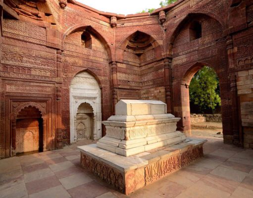 मुस्लिम काल की दिल्ली (पठान काल) : अल्तमश का मकबरा
