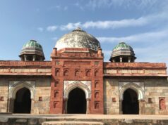 मुगल काल: ईसा खां की मस्जिद और मकबरा (1547 ई.)