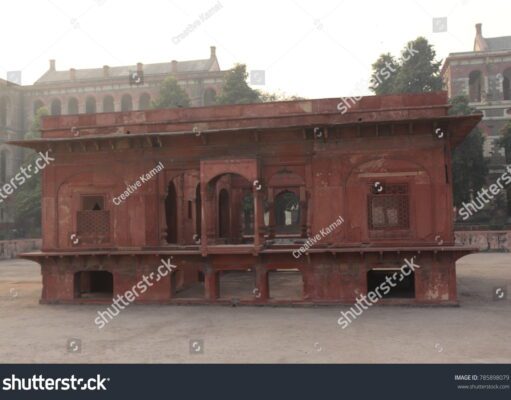 मुगल काल की दिल्ली : लाल किले का जल महल