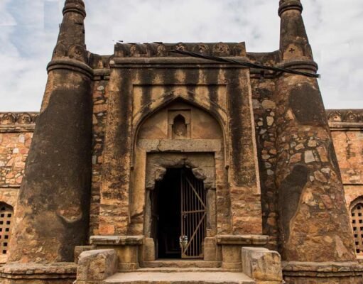 मुस्लिम काल की दिल्ली (पठान काल): खिड़की मस्जिद एवं कदम शरीफ का इतिहास