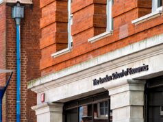 लंदन स्कूल ऑफ इकोनॉमिक्स के खिलाफ भारतीय छात्र संगठनों में क्यों है उबाल