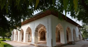 मुगल काल की दिल्ली : संगमरमर का हौज