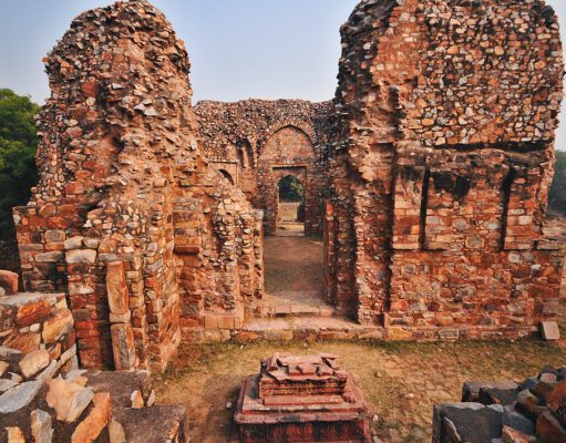 मुस्लिम काल की दिल्ली (पठान काल) : बलबन के मकबरे का इतिहास