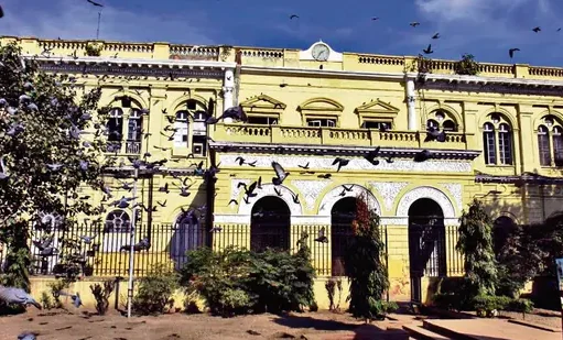 टाउन हाल में अंग्रेजों ने हाथी की प्रतिमा क्यों स्थापित की थी