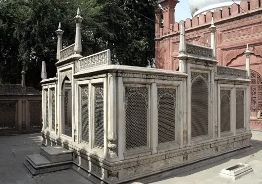 अहमदाबाद में मरे इस शासक को इस वजह से दिल्ली लेकर दफनाया गया