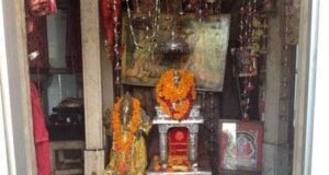 दिल्ली के मंदिर में खुद चल रही थी चक्कियां, अकबर ने देखा तो हो गया हैरान