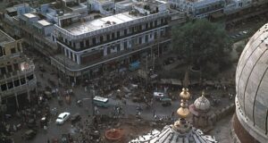 लखनऊ और मुर्शिदाबाद की रिसायतों से इस मायने में अलग था मुगलिया दिल्ली का शासन