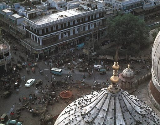 लखनऊ और मुर्शिदाबाद की रिसायतों से इस मायने में अलग था मुगलिया दिल्ली का शासन