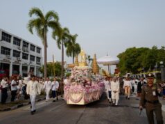 थाईलैंड में भगवान बुद्ध के पवित्र अवशेषों के दर्शन को उमड़ रहे कई देशों के श्रद्धालु