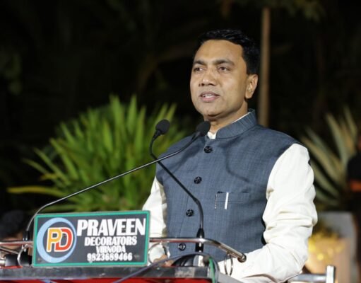 खड़गे के आरोपों पर सावंत का पलटवार, कहा-संविधान बदलने का आरोप बेबुनियाद