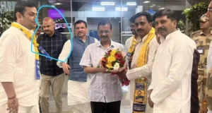 15 सेकेंड का वीडियो आया सामने और अरविंद केजरीवाल पर होने लगी सवालों की बौछार, अखिलेश भी सवालों के घेरे में