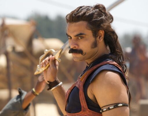 ARM Crosses 100 Crore: टोविनो थॉमस की फिल्म 100 करोड़ के पार, देवरा को छोड़ा पीछे