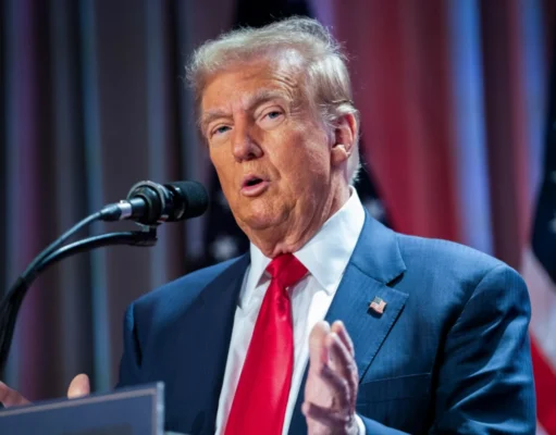 Donald trump news: ट्रंप का टैरिफ गेम: 1 फरवरी से कनाडा और मेक्सिको पर 25% टैरिफ, चीन और ब्रिक्स देशों पर गिरेगी गाज? donald trump