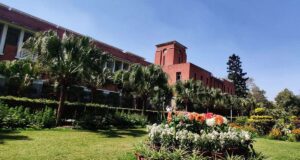 कभी डीयू के कॉलेजों में रजाई-गद्दा भी लेकर पढ़ने जाते थे छात्र