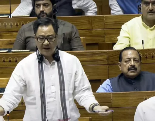 वक्फ (संशोधन) विधेयक 2024: विवाद, विपक्ष का विरोध और जेपीसी की भूमिका