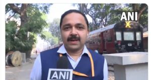 new delhi stampede: रेलवे ने बताई सच्चाई: आखिर क्यों मची भगदड़?