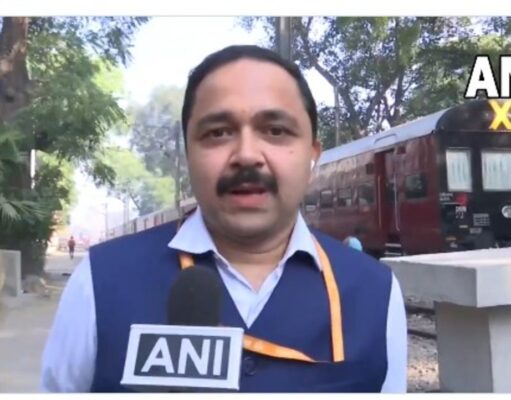 new delhi stampede: रेलवे ने बताई सच्चाई: आखिर क्यों मची भगदड़?
