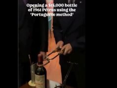 Viral Video: 12.5 लाख रुपये की शराब की बोतल को पुर्तगाली तकनीक से खोलने का अनोखा तरीका