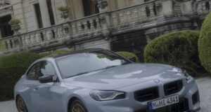 BMW M2 CS का फर्स्ट लुक जारी, जानिए क्या होंगे फीचर्स-कितनी होगी कीमत BMW M2 CS