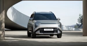 Kia Carens Clavis 2025: SUV लुक में किआ की नई MPV, फीचर्स में XUV700 को देगी टक्कर Kia Carens Clavis 2025