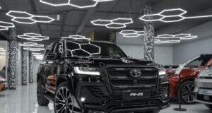 बधाई हो! अब और भी दमदार और शानदार हुई आपकी पसंदीदा Land Cruiser 300, पेट्रोल-हाइब्रिड अवतार में मचाएगी धमाल! Land Cruiser 300