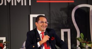 Success story: दूध और किताबें बेचने वाला लड़का बना ₹18,000 करोड़ की संपत्ति का मालिक! जानें कौन हैं ये दिग्गज बिजनेसमैन? Rizwan Sajan