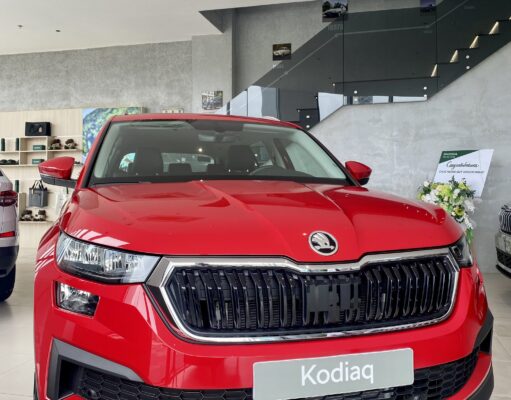 मार्केट में भूचाल! Skoda Kodiaq 2025, 7-सीटर लग्जरी और 9 एयरबैग की सुरक्षा के साथ लॉन्च Skoda Kodiaq 2025